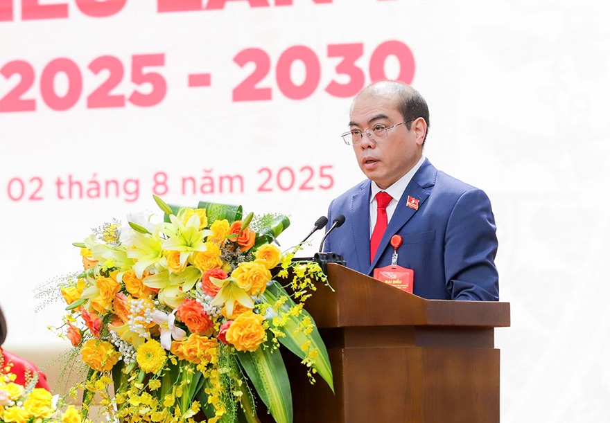 Đồng chí Trần Văn Thịnh - Phó Bí thư thường trực Đảng ủy trình bày Báo cáo kiểm điểm của Ban Chấp hành Đảng bộ Agribank nhiệm kỳ 2020-2025 trình Đại hội
