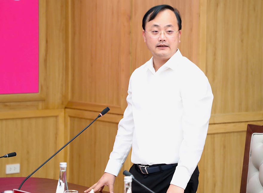 Đồng chí Tô Huy Vũ, Bí thư Đảng ủy, Chủ tịch Hội đồng thành viên Agribank phát biểu tại Hội nghị
