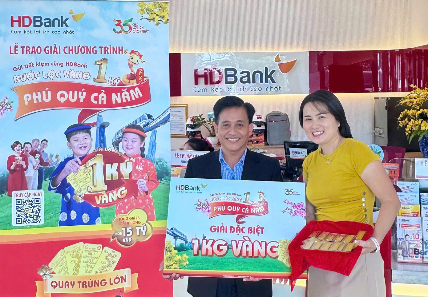 Giải Đặc biệt trị giá 1 ký vàng SJC đã được HDBank trao đến khách hàng Nguyễn Thanh Lộc (TP.HCM)