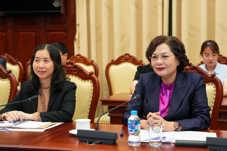 Thống đốc NHNN Nguyễn Thị Hồng vui mừng chào đón ông Hironori Kamezawa và đoàn công tác của Tập đoàn MUFG cùng lãnh đạo VietinBank đến thăm, làm việc tại NHNN