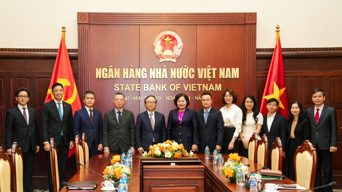 Các đại biểu chụp ảnh lưu niệm