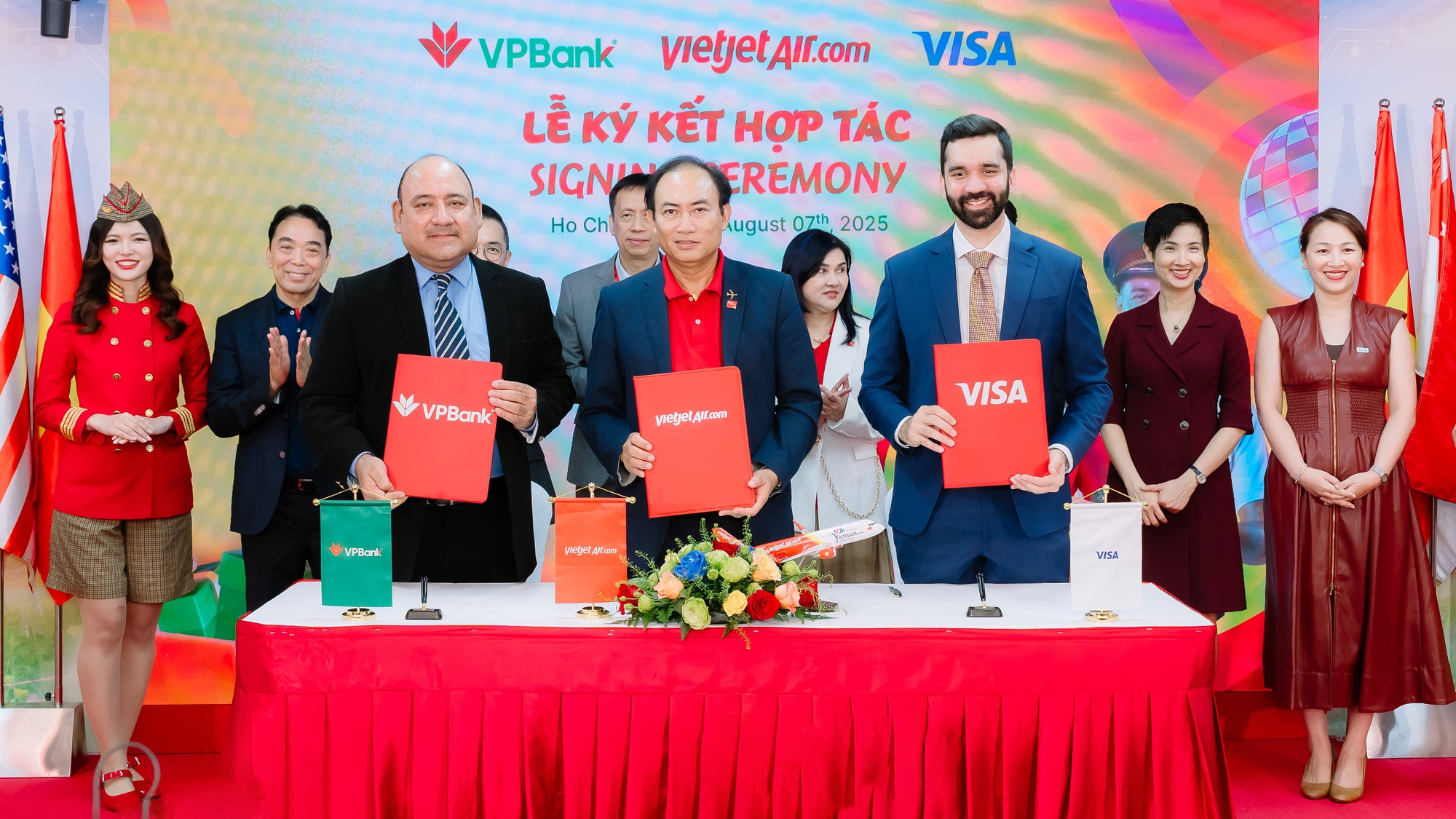 VPBank bắt tay cùng Vietjet và Visa: Mở thẻ là bay, nhận ngàn ưu đãi