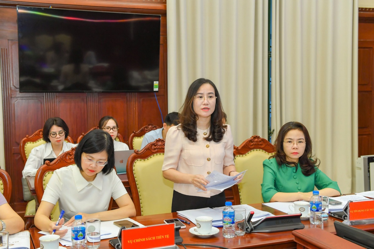 Phó Vụ trưởng Vụ Tín dụng các ngành kinh tế Phạm Thanh Tùng báo cáo cụ thể về tiến độ xây dựng và các nội dung cơ bản của dự thảo Nghị định