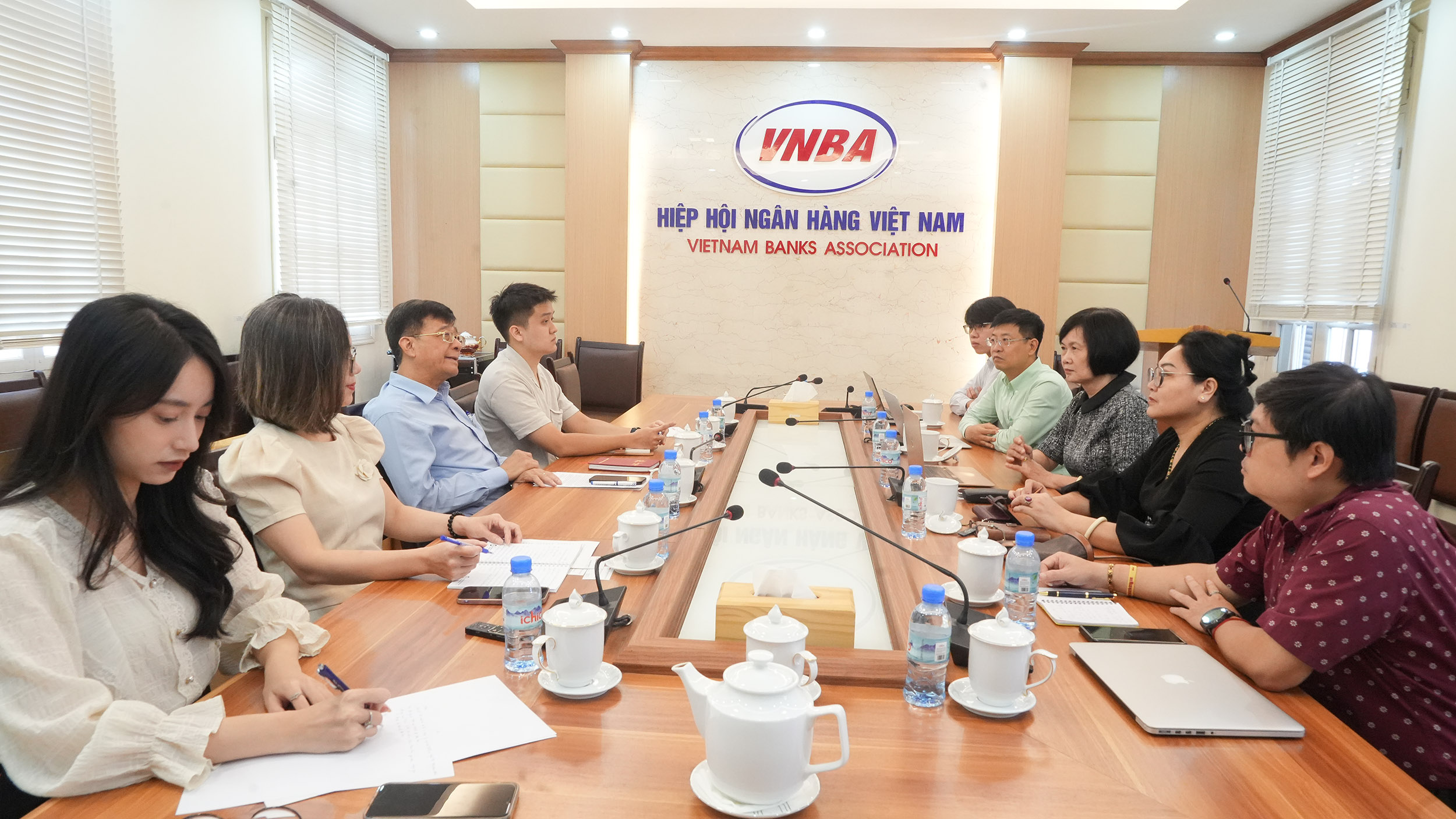 Phó Chủ tịch, Tổng Thư ký Nguyễn Quốc Hùng tiếp Chủ tịch Trung tâm Trọng tài Thương mại và Đầu tư Việt Nam