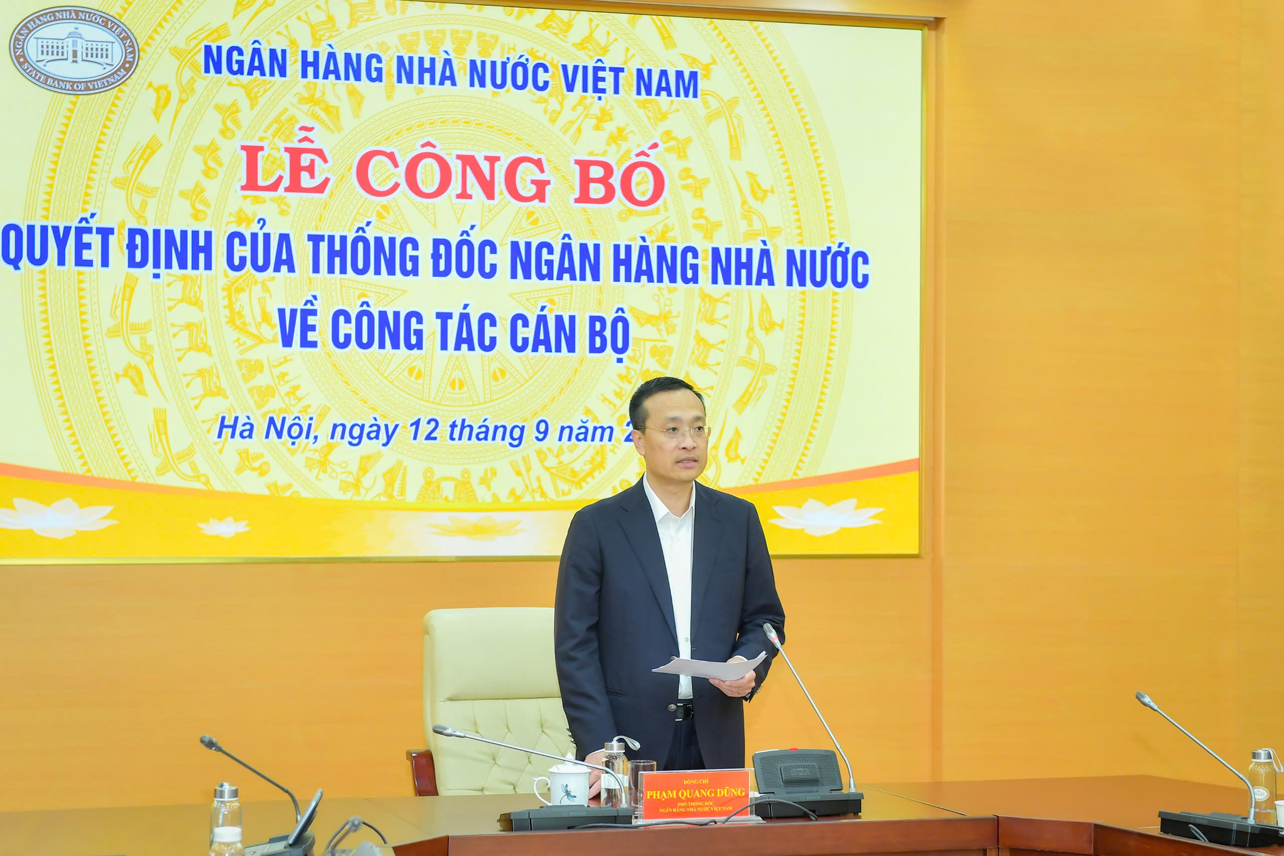Phó Thống đốc Phạm Quang Dũng phát biểu và giao nhiệm vụ đối với 2 Phó Chánh Thanh tra