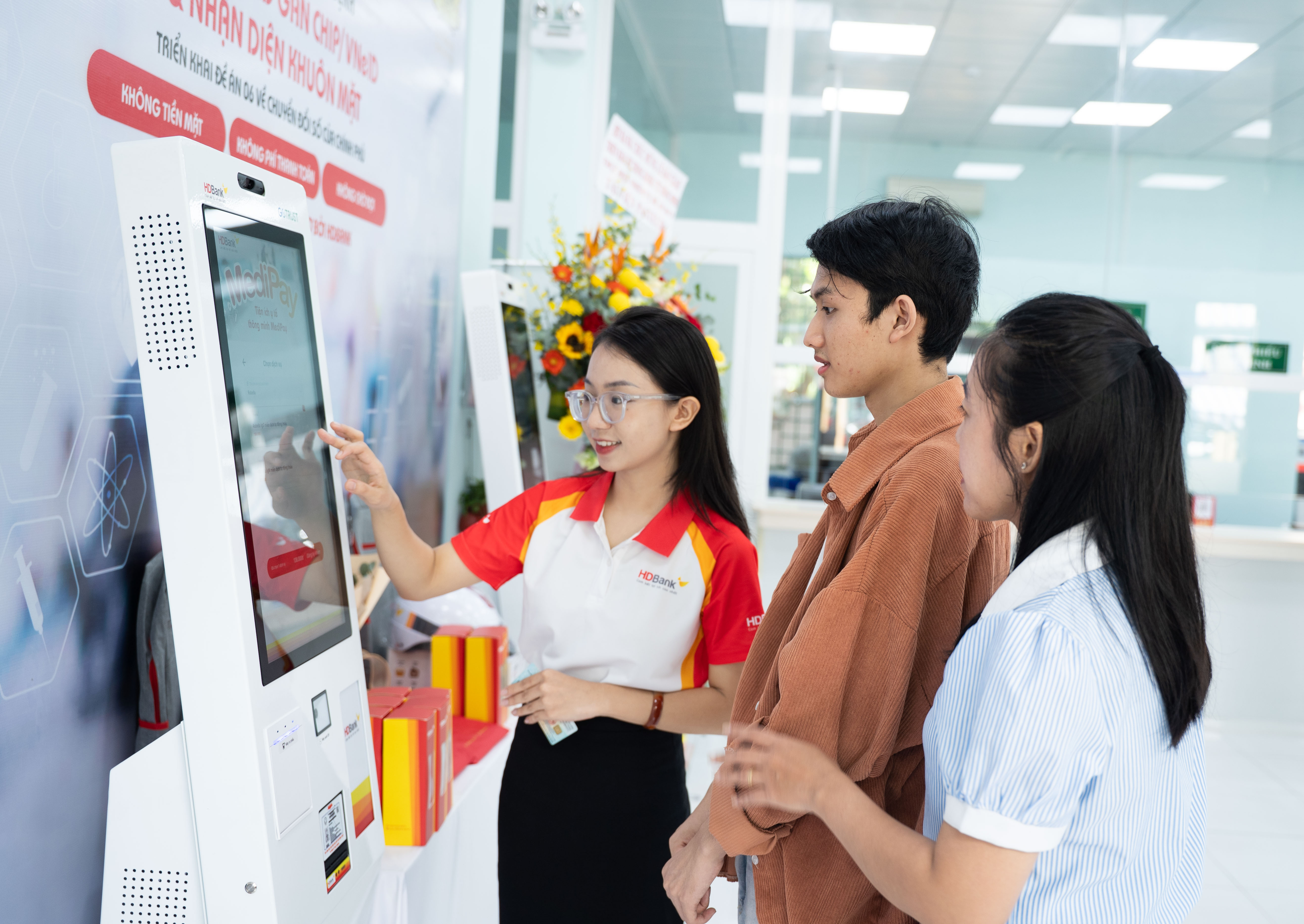 HDBank triển khai Kiosk y tế thông minh tại Viện Pasteur TP.HCM
