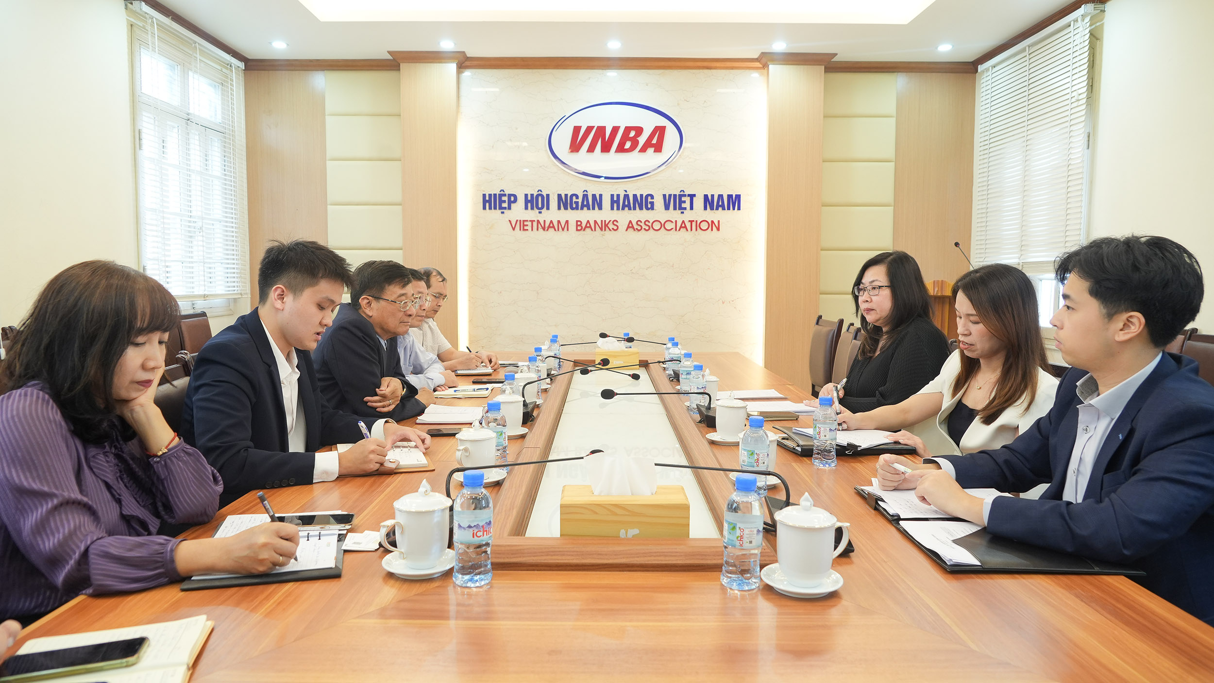 Quang cảnh buổi làm việc