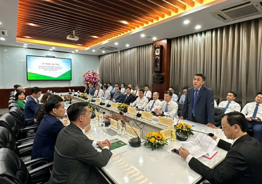 BS CK2 Phạm Thanh Việt - Phó Giám đốc, Phụ trách Quản lý điều hành Bệnh viện Chợ Rẫy bày tỏ niềm vui và lời trân trọng cảm ơn tại buổi lễ