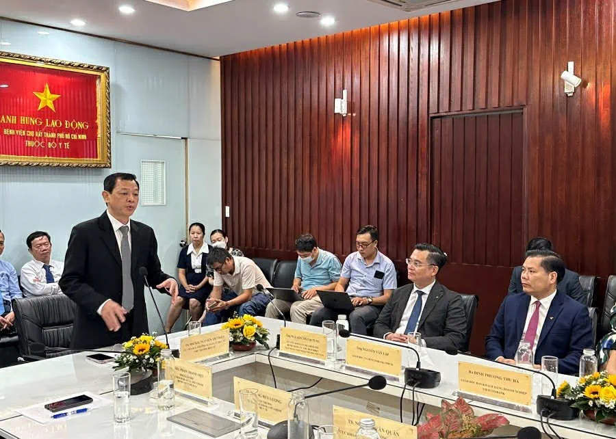 TS. BS CKII Nguyễn Tri Thức - Ủy viên Ban Thường vụ Đảng ủy Bộ Y tế - Thứ trưởng Bộ Y tế phát biểu chỉ đạo tại buổi lễ