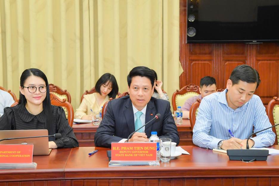 Phó Thống đốc Phạm Tiến Dũng phát biểu tại buổi làm việc