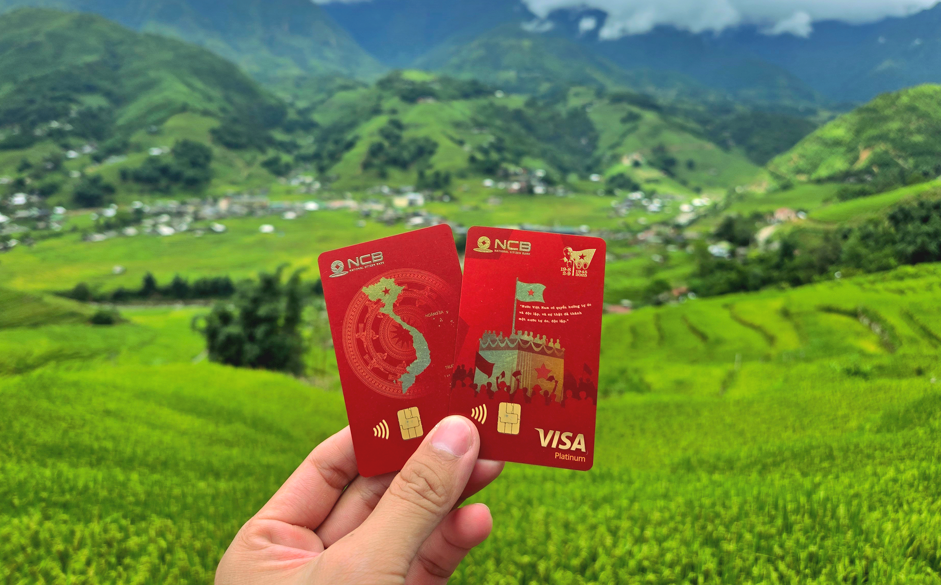 Mỗi người khi sở hữu thẻ NCB Visa Tự hào, cũng đồng thời mang theo hình ảnh đất nước trong từng giao dịch, trong từng chuyến đi.