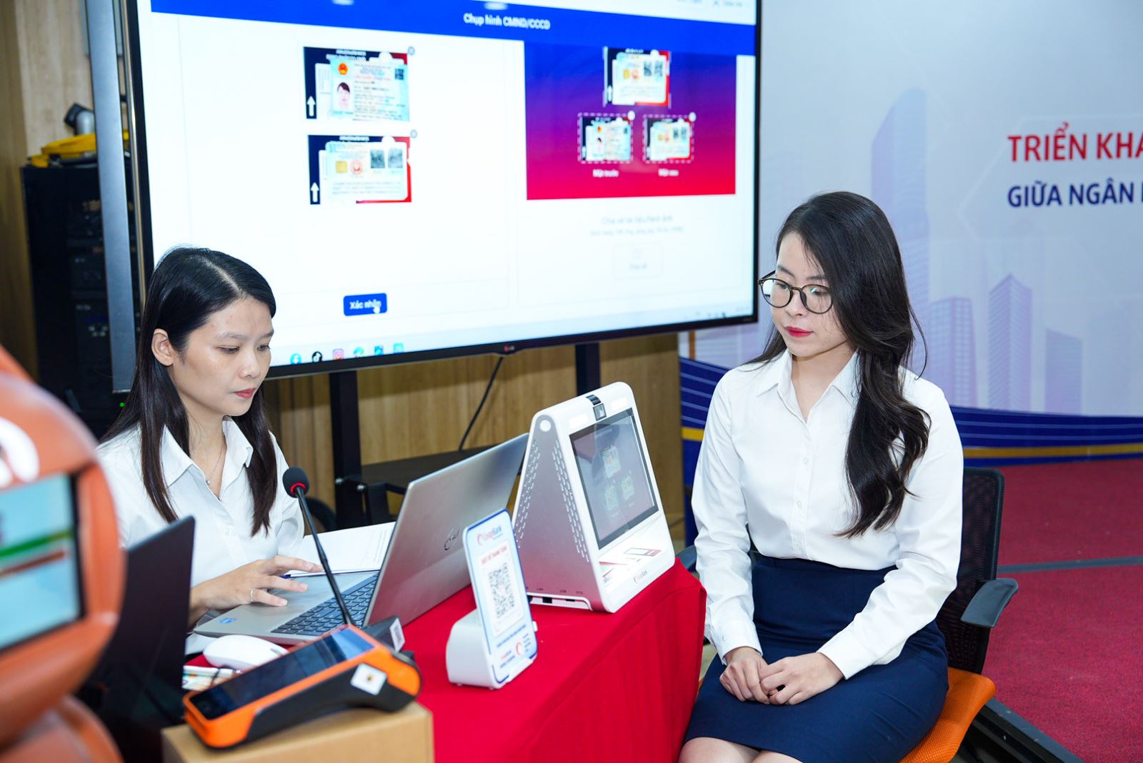 Trải nghiệm giải pháp POS lưu trú do Co-opBank và Sao Mai Tech triển khai tại buổi lễ ký kết