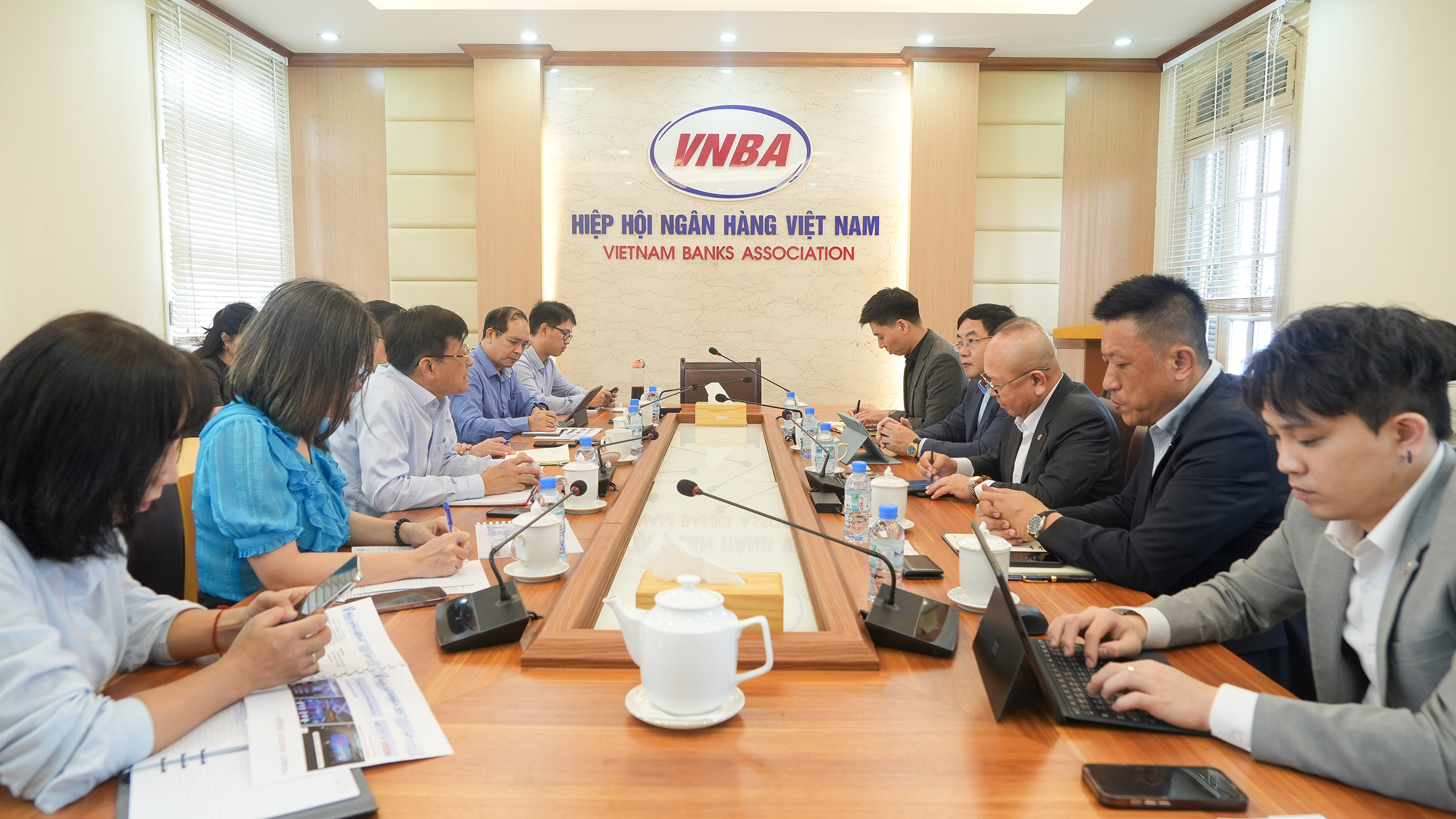 Quang cảnh buổi làm việc