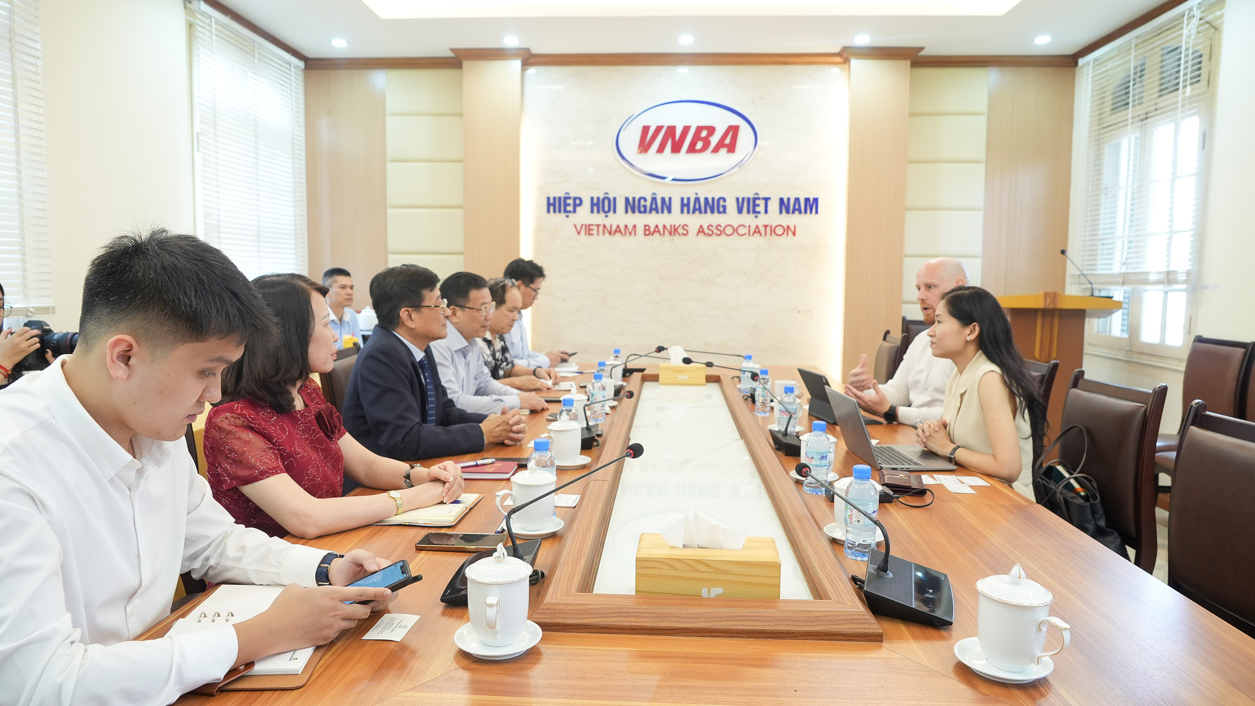 Quang cảnh buổi làm việc