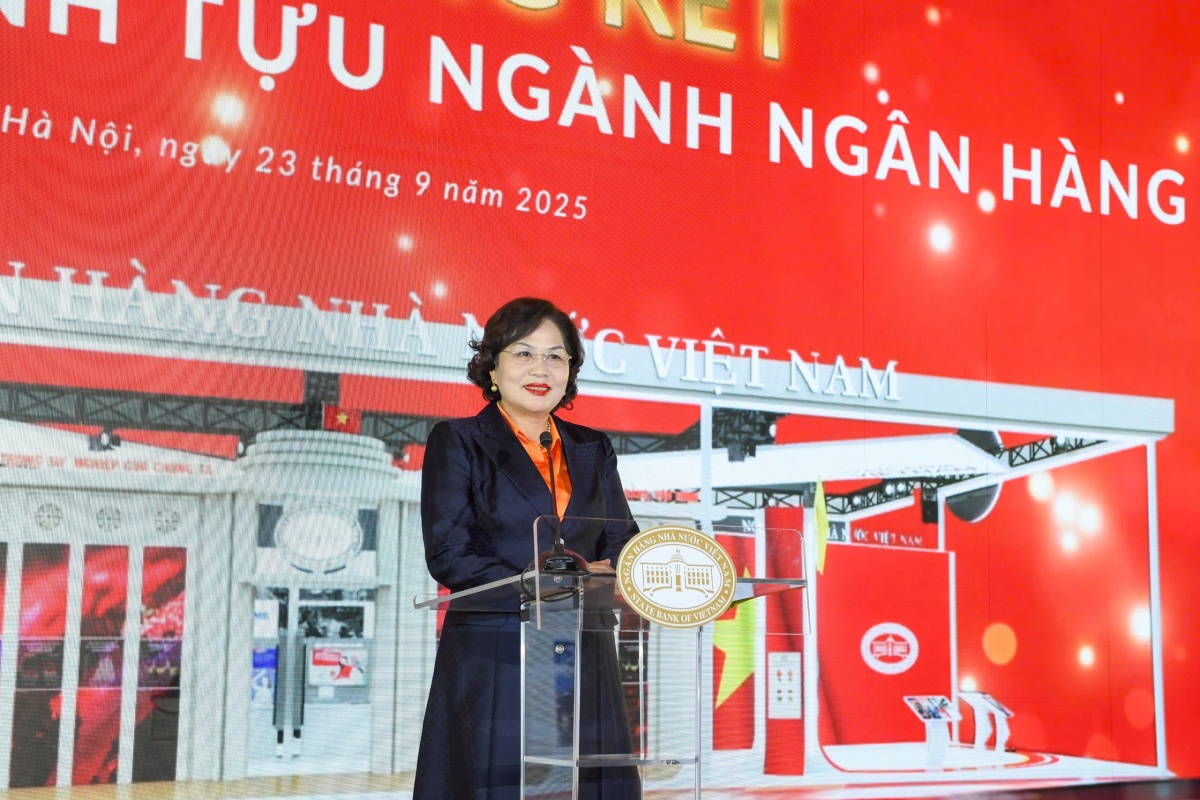 Thống đốc Nguyễn Thị Hồng phát biểu tại chương trình tổng kết