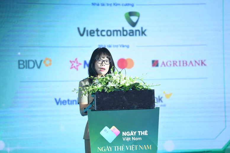 Bà Đoàn Hồng Nhung – Giám đốc khối bán lẻ Vietcombank: Vietcombank đã số hóa toàn bộ hành trình phát hành và sử dụng thẻ - Ảnh: VGP/HT