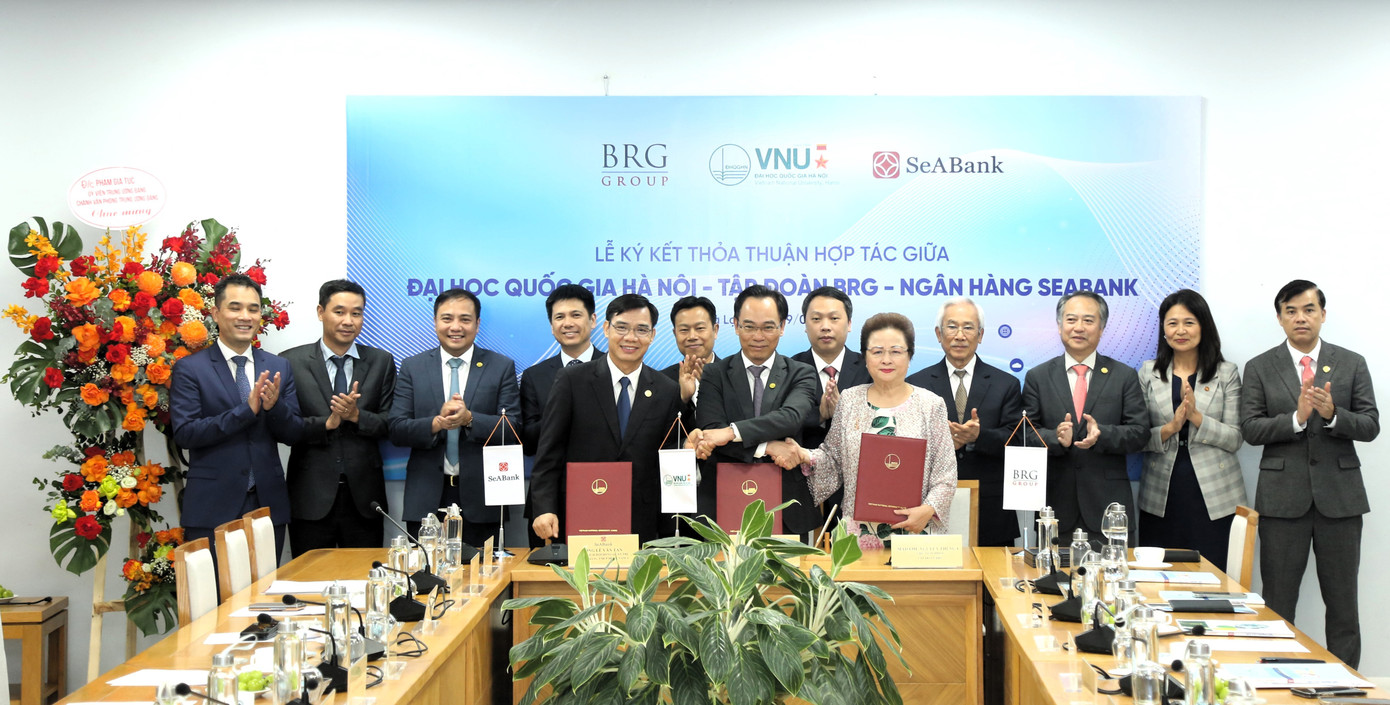 Đại diện Tập đoàn BRG, Ngân hàng SeABank và Đại học Quốc gia Hà Nội ký kết thỏa thuận hợp tác