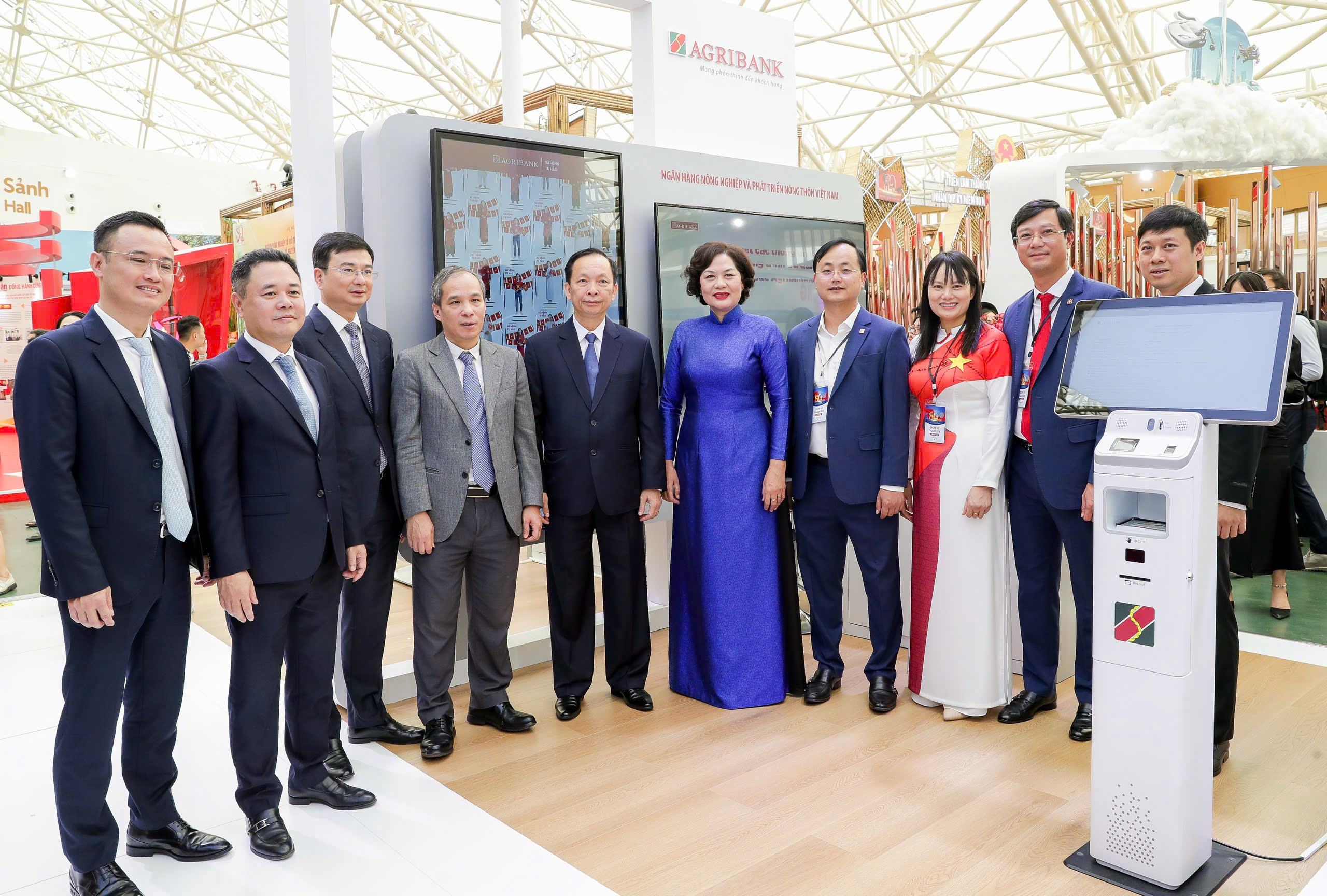 Ban Lãnh đạo Ngân hàng Nhà nước thăm gian triển lãm của Agribank tại Triển lãm thành tựu đất nước “80 năm hành trình Độc lập – Tự do – Hạnh phúc
