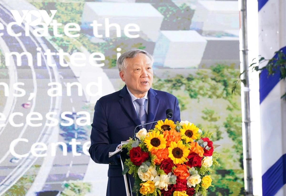 Phó Thủ tướng Thường trực Nguyễn Hòa Bình kiêm Chủ tịch Hội đồng điều hành Trung tâm Tài chính quốc tế tại Việt Nam phát biểu tại lễ khai trương.