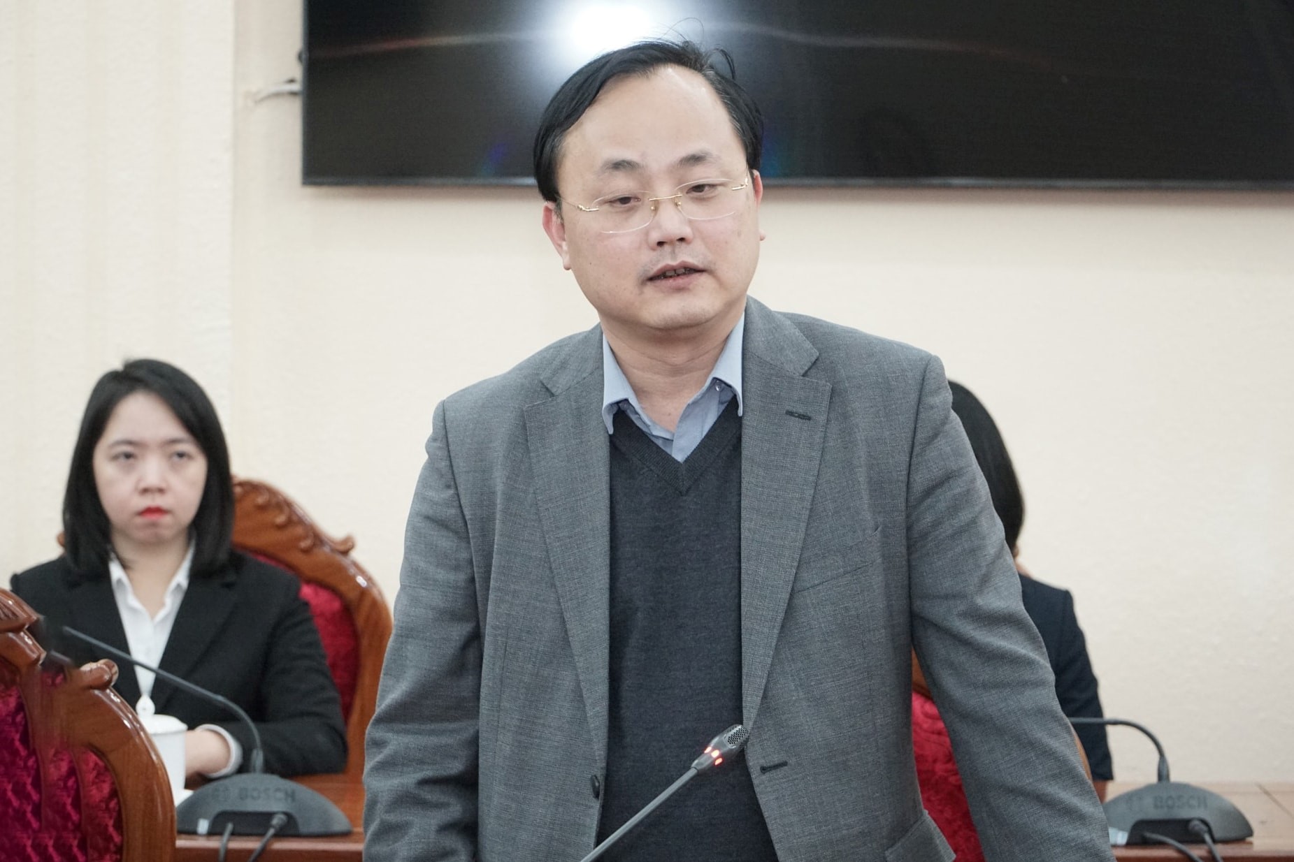 Đồng chí Tô Huy Vũ, Bí thư Đảng ủy, Chủ tịch Hội đồng thành viên Agribank phát biểu tại buổi làm việc và trao kinh phí an sinh cho tỉnh Lâm Đồng