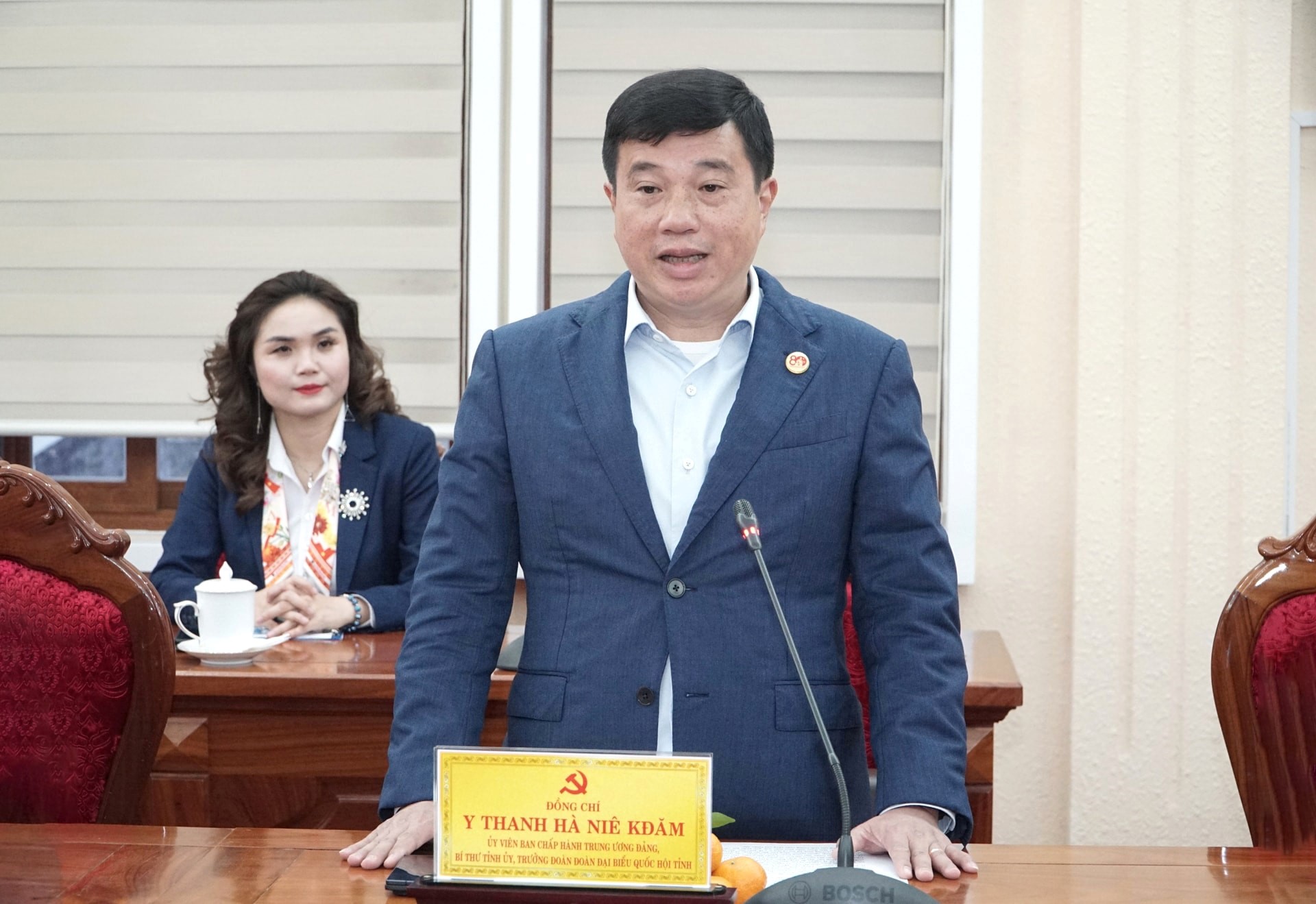 Đồng chí Y Thanh Hà Niê Kđăm, Ủy viên Ban Chấp hành Trung ương Đảng, Bí thư Tỉnh ủy, Trưởng đoàn ĐBQH tỉnh Lâm Đồng phát biểu tại buổi thăm, trao tặng an sinh của Agribank