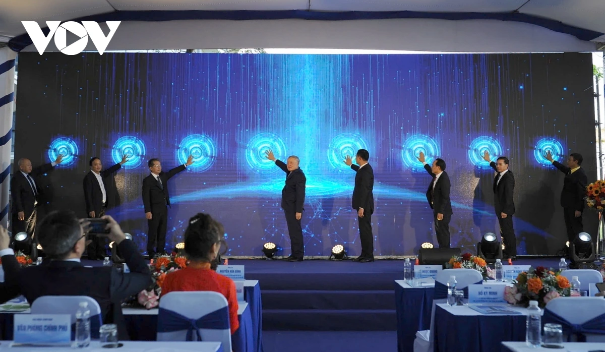 Ấn nút vận hành Cổng Thông tin điện tử Trung tâm Tài chính quốc tế Việt Nam