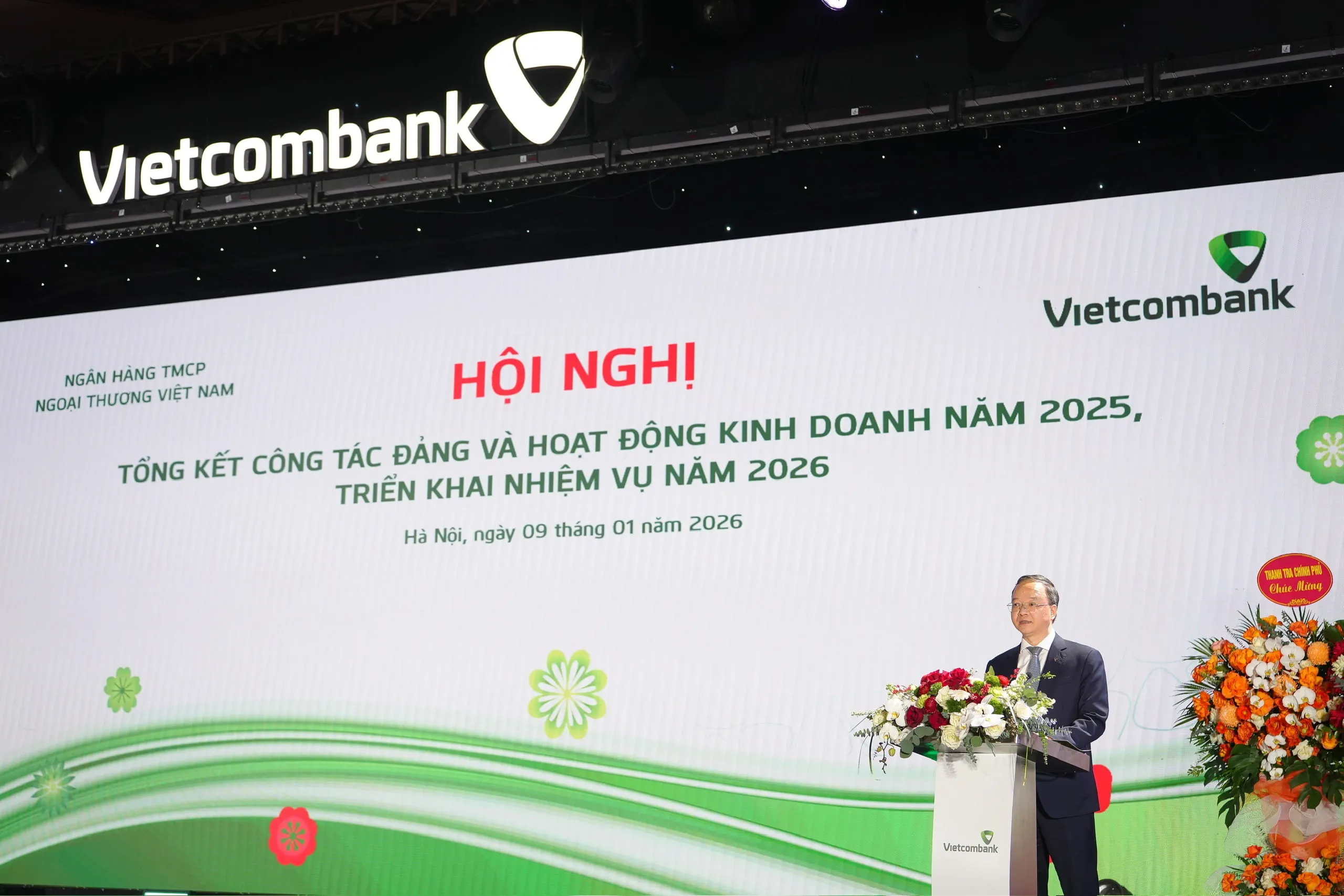 Đ/c Lê Quang Vinh - Phó Bí thư Đảng ủy, Thành viên HĐQT, Tổng Giám đốc Vietcombank trình bày Báo cáo nhiệm vụ trọng tâm công tác xây dựng Đảng và phương hướng triển khai hoạt động kinh doanh năm 2026
