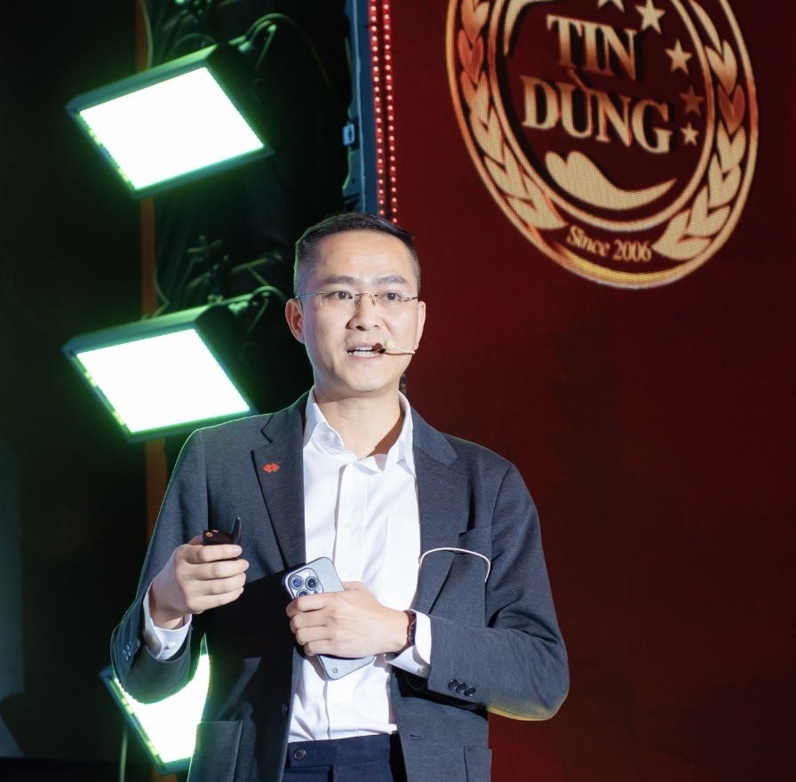 Ông Ngô Anh Tuấn, Giám đốc Cao cấp Giải pháp Thanh toán khối Ngân hàng Bán lẻ Techcombank, tại Lễ công bố và vinh danh sản phẩm – dịch vụ Tin Dùng Việt Nam 2025.