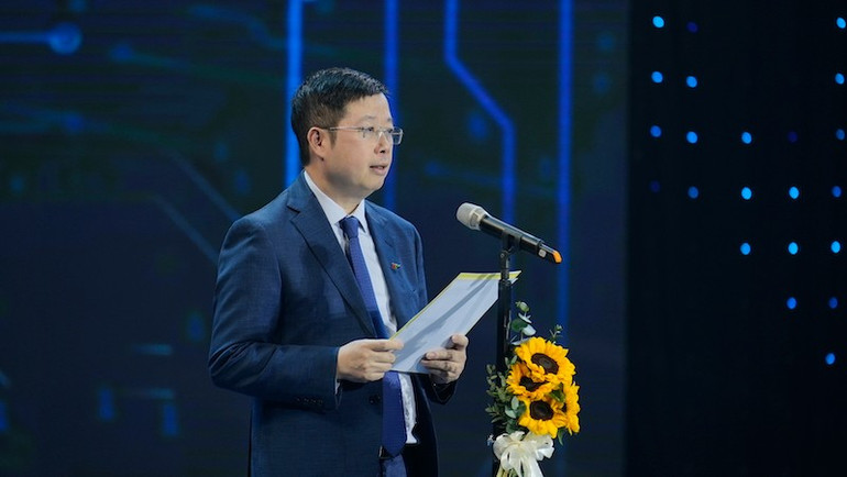 Theo Tổng Giám đốc Đài Truyền hình Việt Nam Nguyễn Thanh Lâm, các thí sinh được kỳ vọng là hạt nhân của hệ sinh thái AI Việt Nam trong tương lai, hình thành một cộng đồng AI gắn kết, có trách nhiệm xã hội, có khả năng đồng hành lâu dài cùng đất nước. (Ảnh: DUY MẠNH)