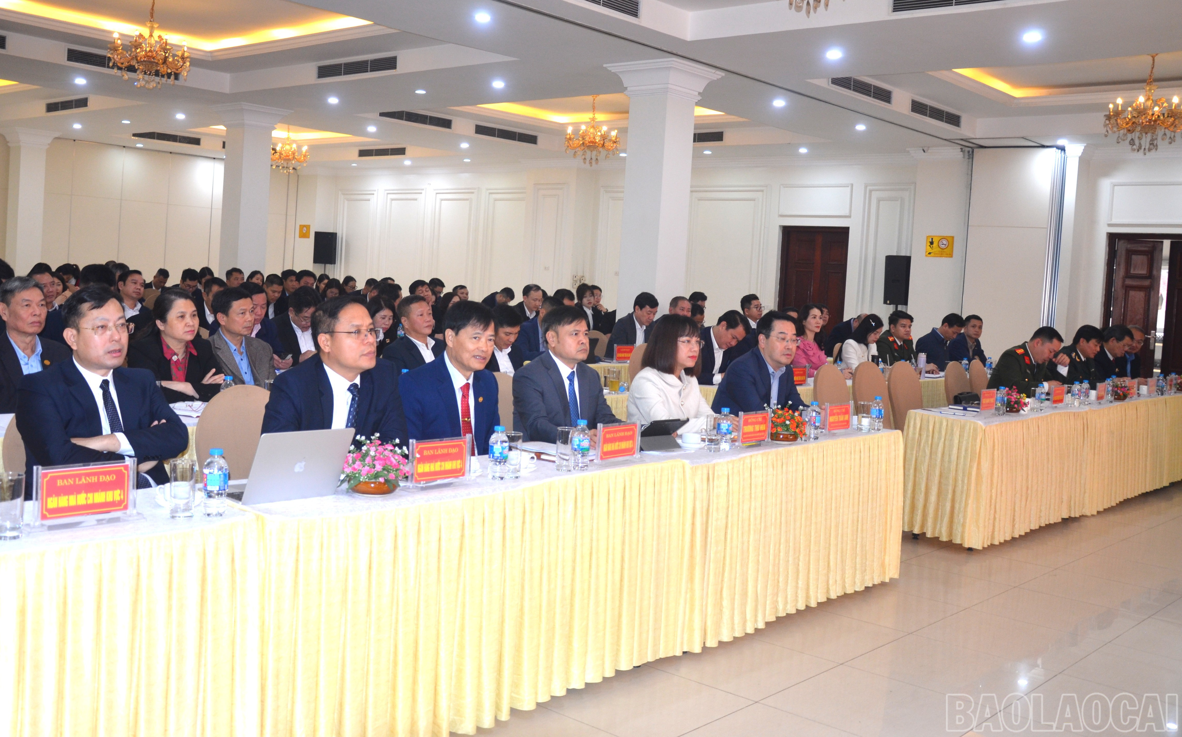 Các đại biểu dự hội nghị.