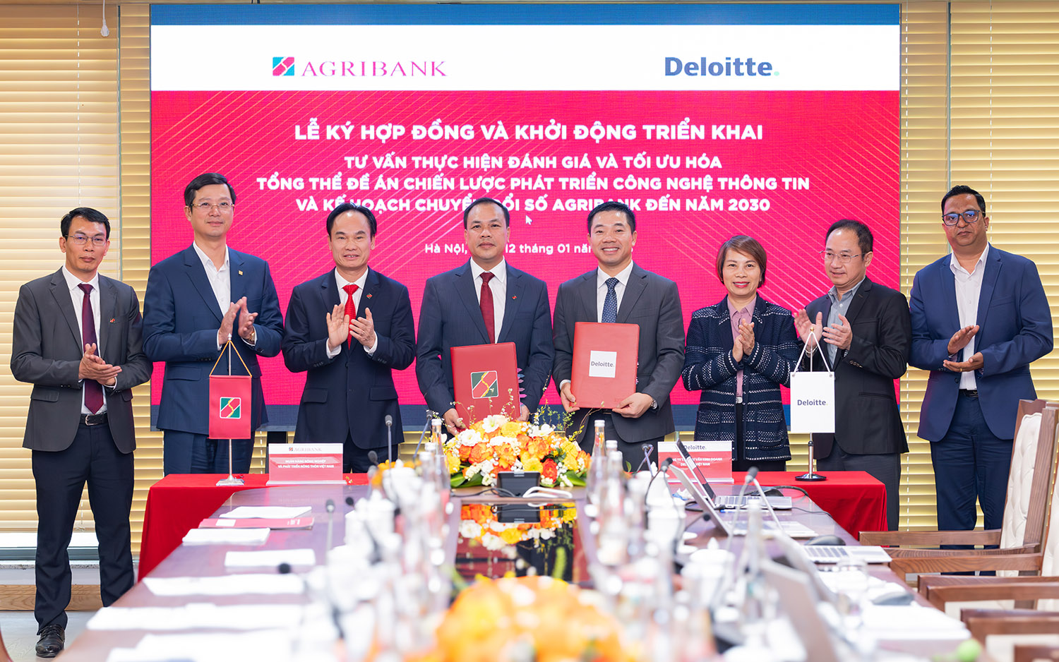 Đại diện Agribank và Deloitte Việt Nam ký kết hợp đồng