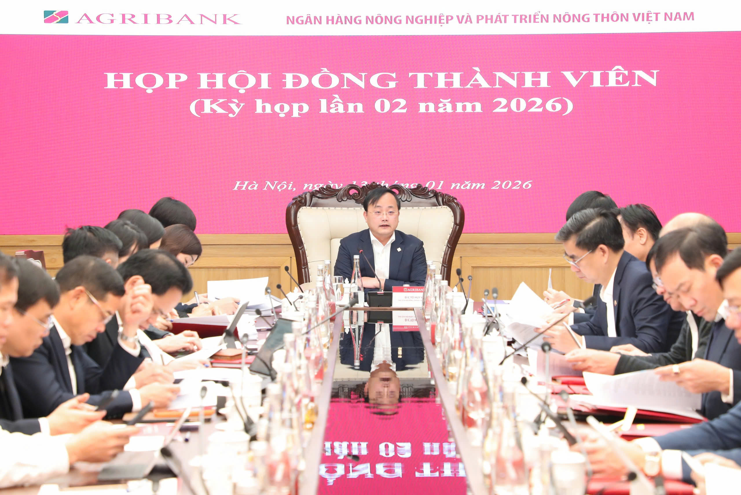 Đồng chí Tô Huy Vũ - Bí thư Đảng ủy, Chủ tịch HĐTV phát biểu tại kỳ họp