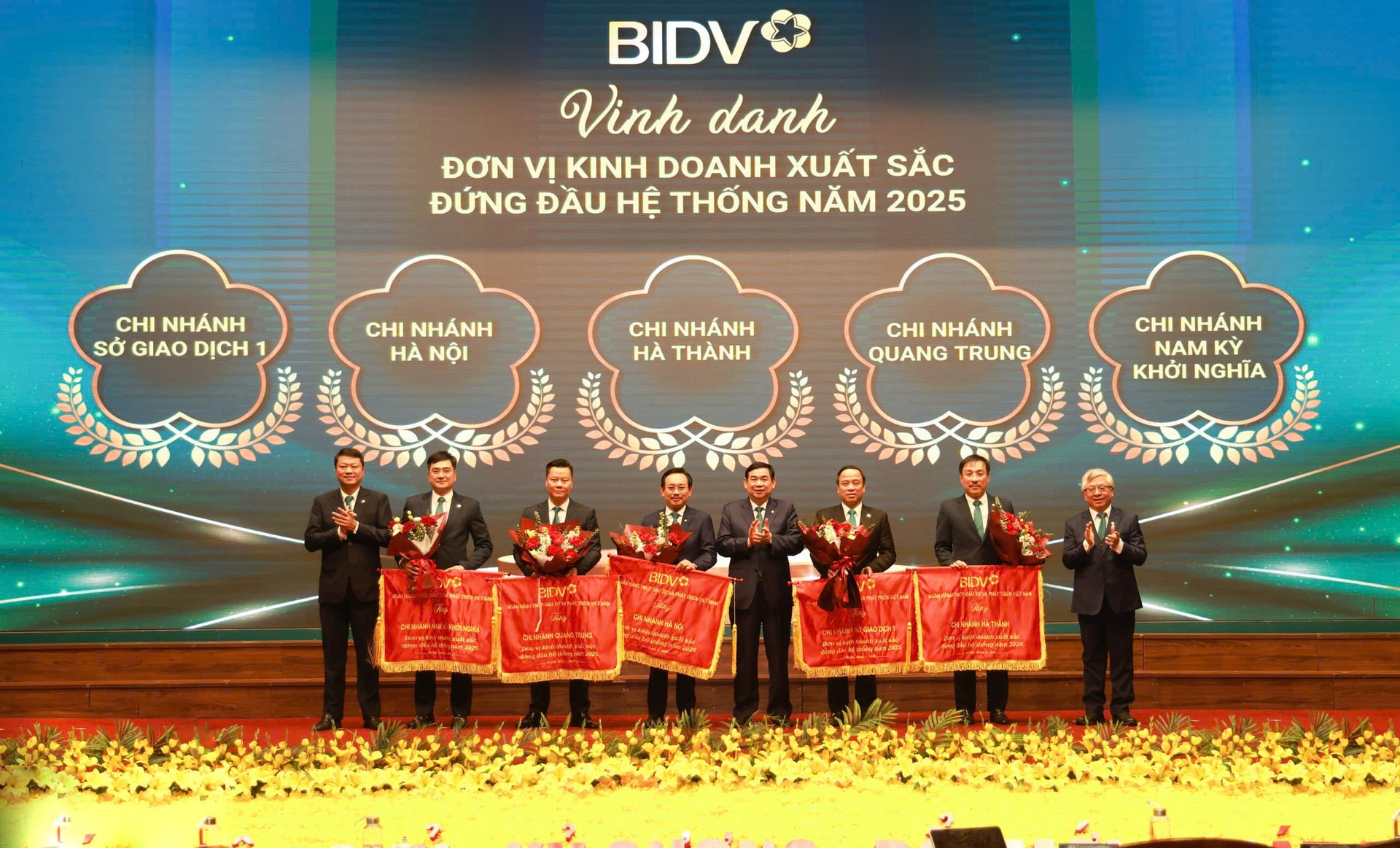 Chi nhánh BIDV Nam Kỳ Khởi Nghĩa được vinh danh Đơn vị kinh doanh xuất sắc đứng đầu hệ thống năm 2025