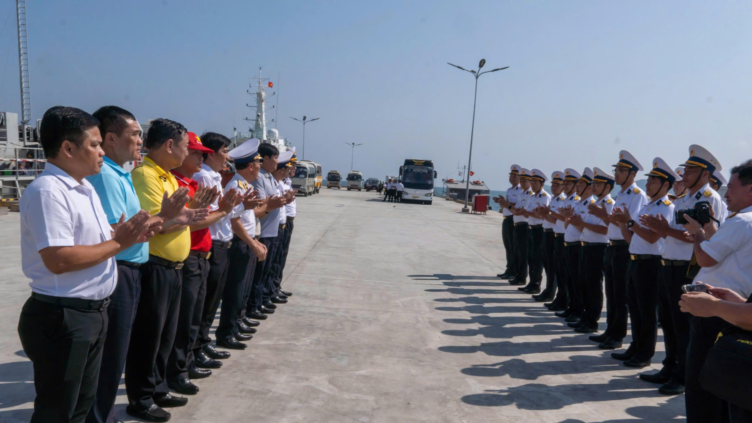 Khép lại chuyến hành trình thăm, chúc Tết nhân dân, cán bộ, chiến sĩ và các lực lượng đang làm nhiệm vụ trên vùng biển Tây Nam