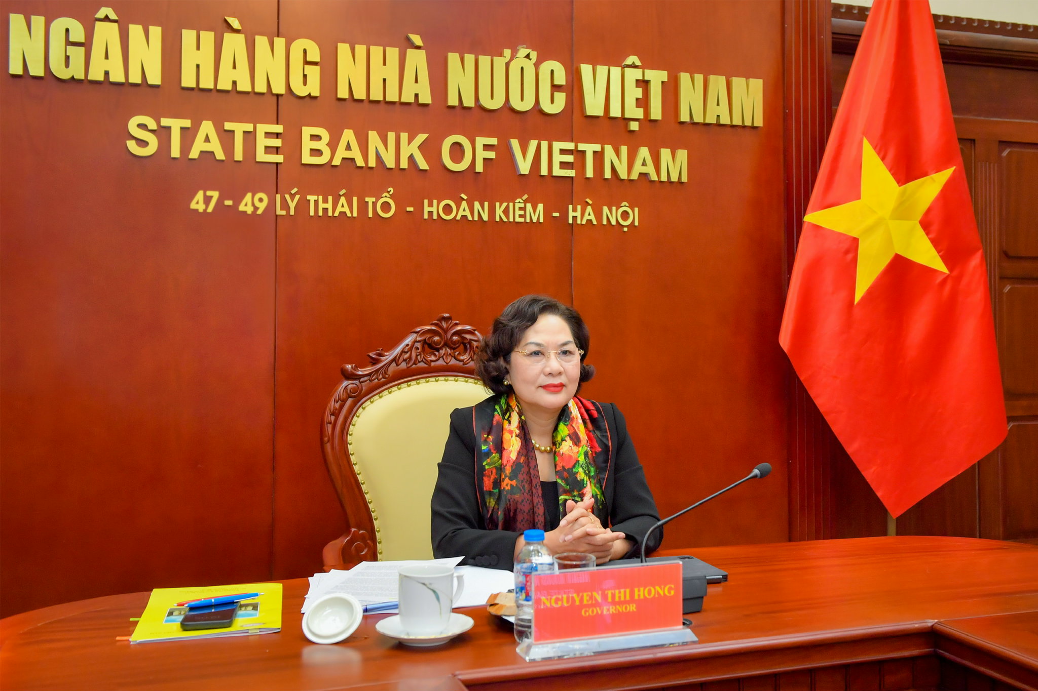 Thống đốc NHNN Nguyễn Thị Hồng tham dự cuộc họp qua hình thức trực tuyến