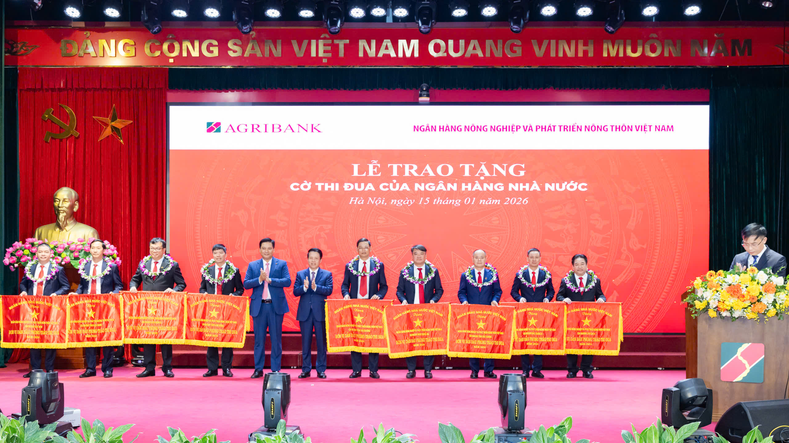 Các đơn vị trong hệ thống Agribank vinh dự nhận cờ thi đua của Ngân hàng Nhà nước