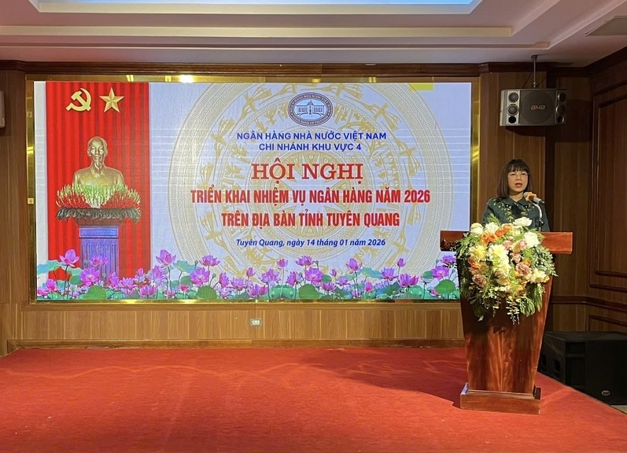 Đồng chí Trương Thu Hòa - Giám đốc NHNN chi nhánh Khu vực 4 phát biểu tại hội nghị