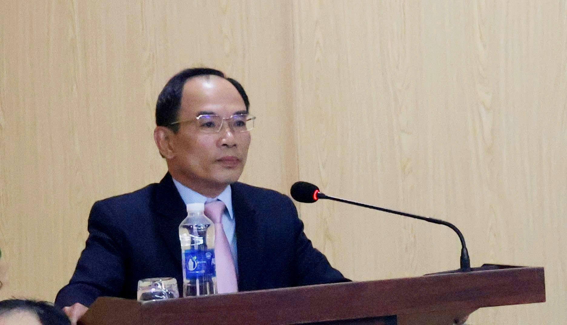 Đồng chí Nguyễn Kim Cương - Quyền Giám đốc NHNN Khu vực 11 báo cáo tại Hội nghị