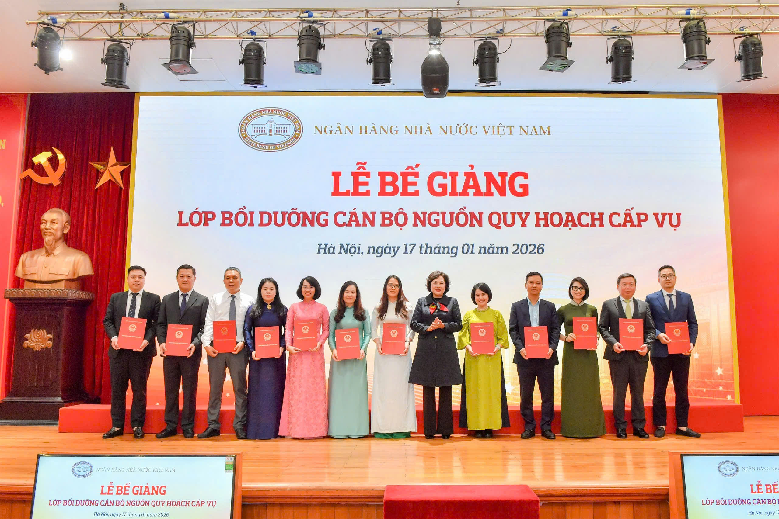 Bế giảng Lớp bồi dưỡng cán bộ nguồn quy hoạch cấp Vụ