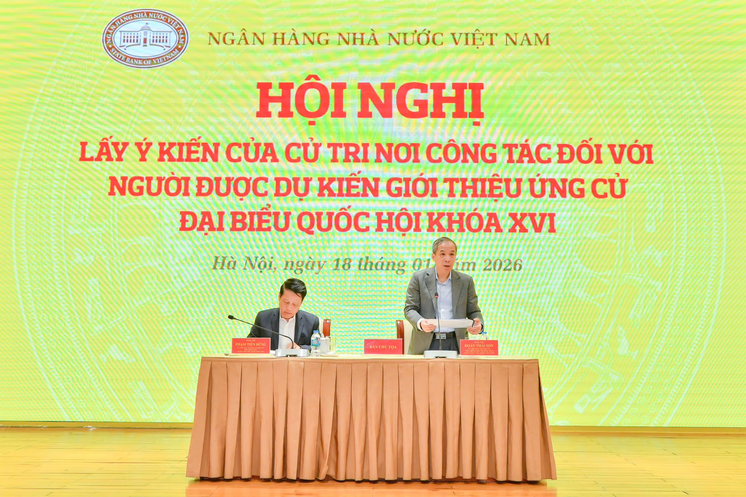 Đồng chí Đoàn Thái Sơn, Phó Bí thư Thường trực Đảng ủy, Phó Thống đốc Thường trực NHNN và đồng chí Phạm Tiến Dũng, Ủy viên Ban Thường vụ Đảng ủy, Phó Thống đốc NHNN – kiêm Chủ tịch Công đoàn Ngân hàng Việt Nam đồng chủ trì điều hành Hội nghị