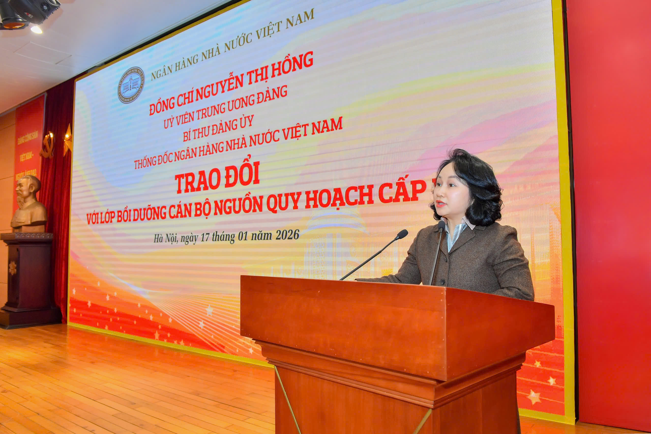 Đồng chí Trần Thu Huyền – Vụ trưởng Vụ Tổ chức cán bộ tại buổi trao đổi