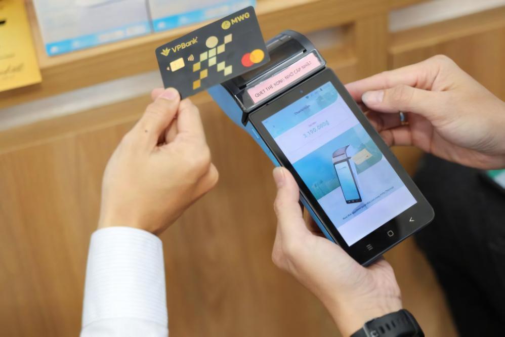 VPBank và DMX ra mắt thẻ tín dụng đầu tiên trong lĩnh vực bán lẻ điện tử tiêu dùng VPBank MWG Mastercard