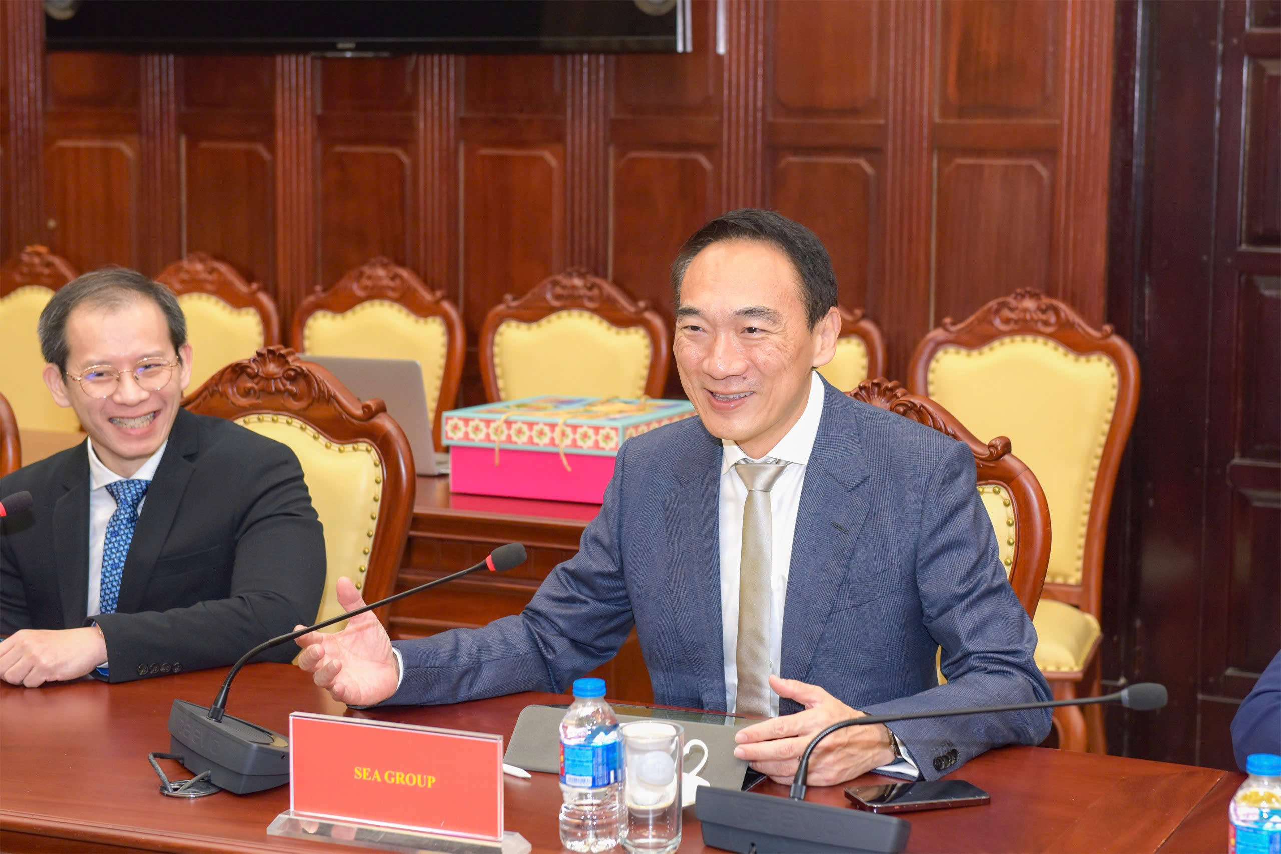 Ông Bruce Liang - Giám đốc điều hành phụ trách chiến lược, mảng dịch vụ tài chính số (Monee), Tập đoàn SEA Group phát biểu tại buổi làm việc