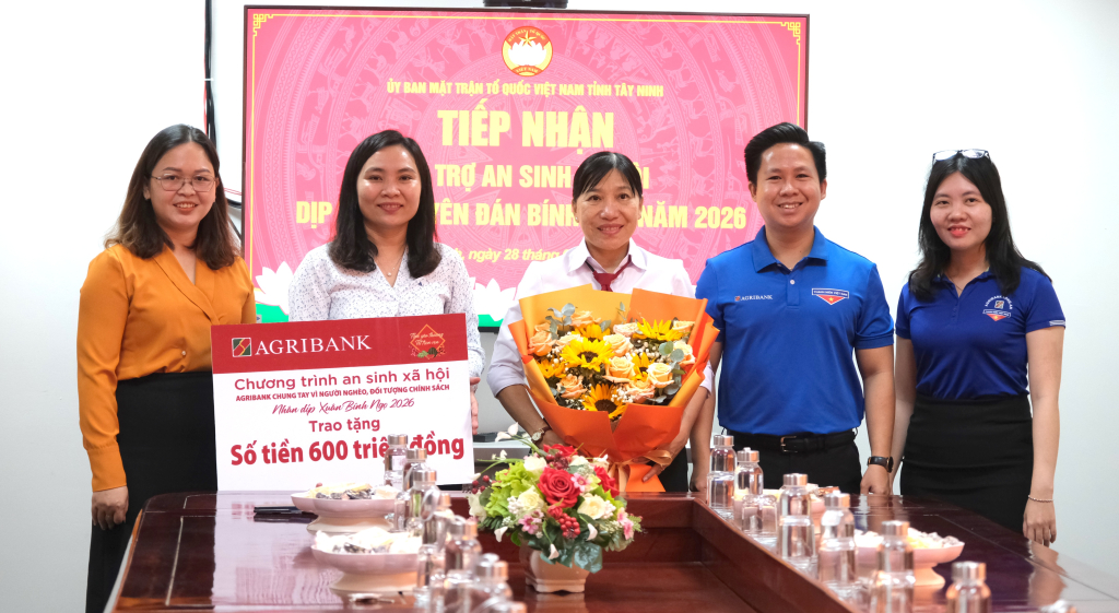 Agribank Chi nhánh Đông Long An và Long An triển khai chương trình "Trao yêu thương - Tết trọn vẹn" Xuân Bính Ngọ 2026