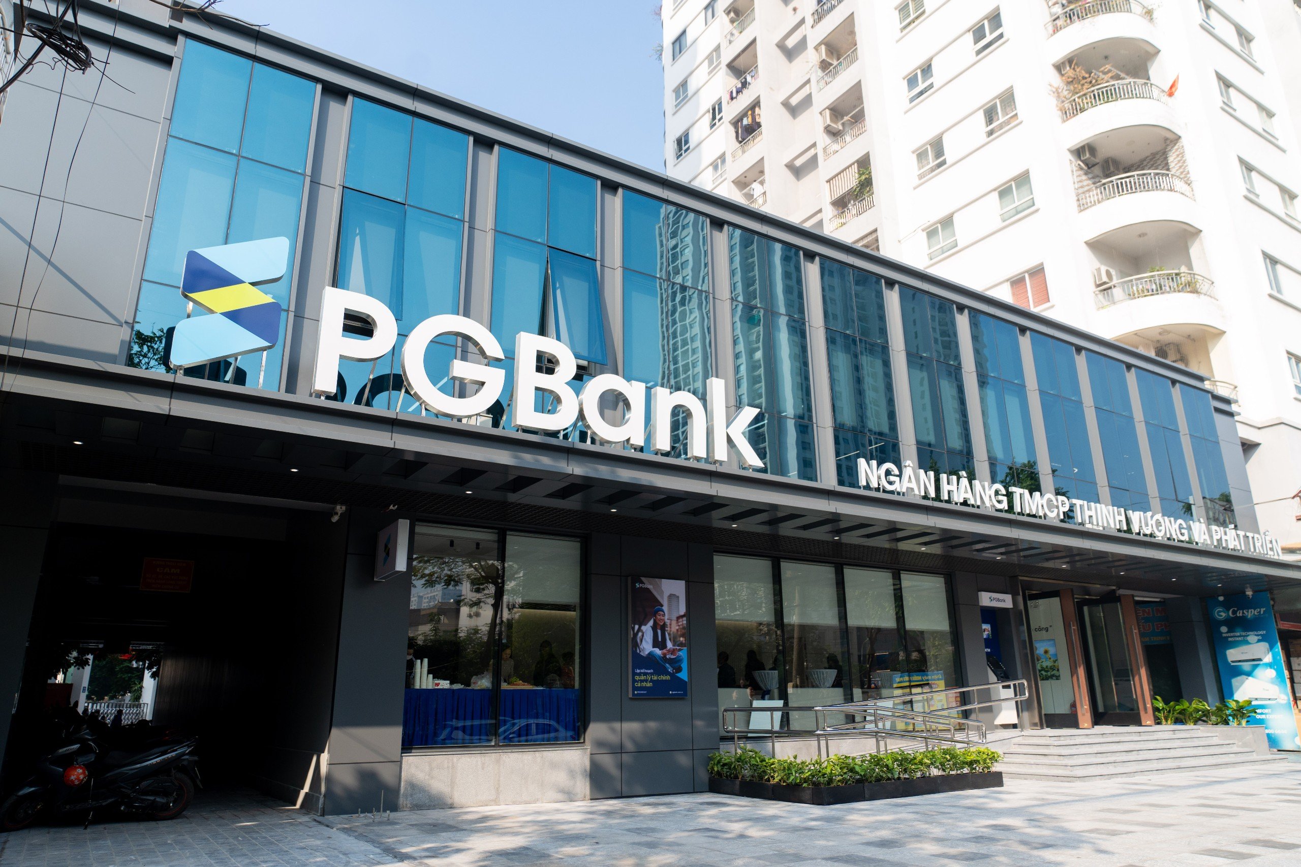 Đợt chào bán kết thúc 27/1/2026. Giá 10.000 đồng/CP giúp PGBank thu 1.316 tỷ đồng, nâng vốn điều lệ từ 5.500 tỷ lên 6.816 tỷ đồng.