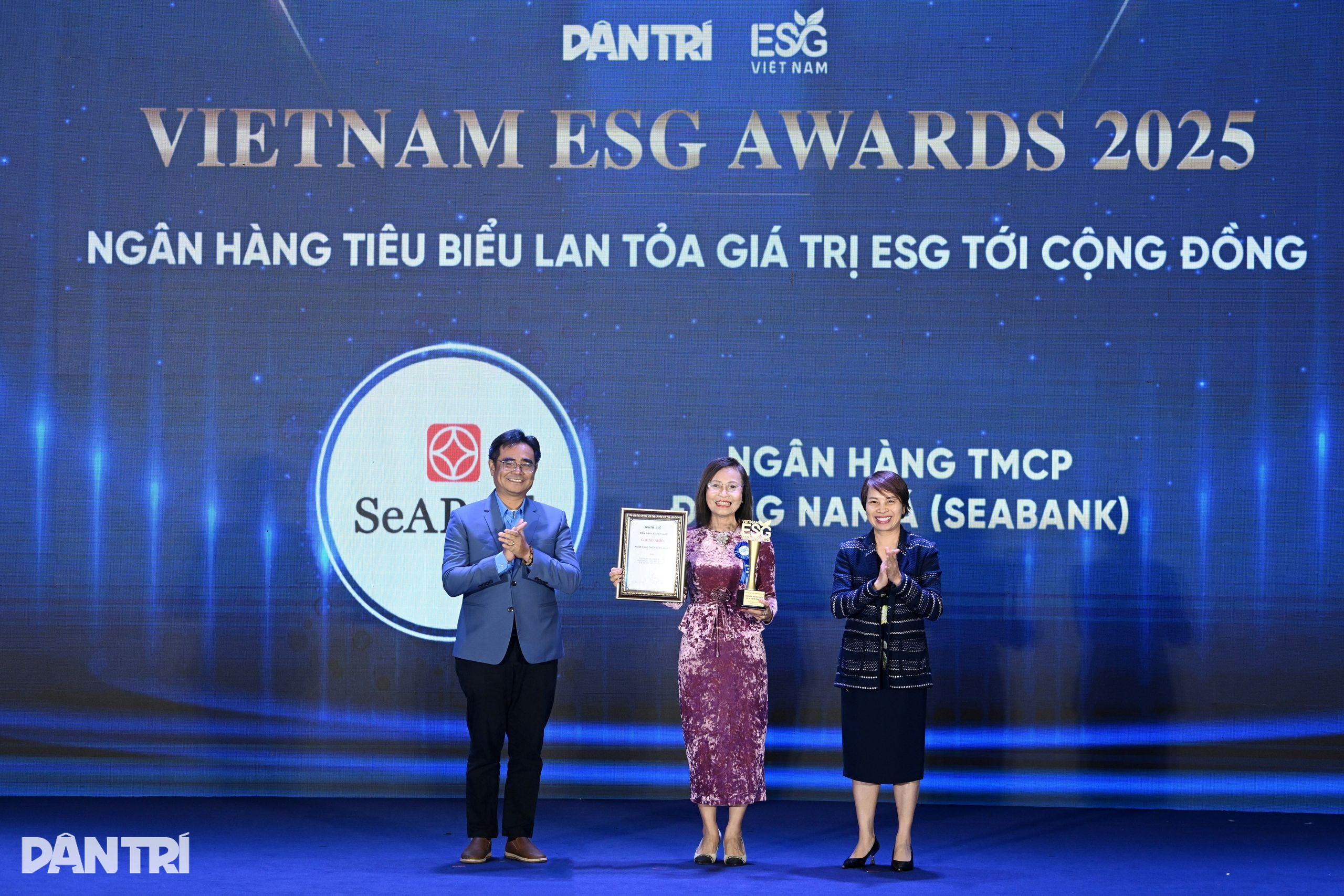 SeABank nhận danh vị “Ngân hàng tiêu biểu lan tỏa giá trị ESG tới cộng đồng” - hạng mục Xã hội tại Vietnam ESG Awards.