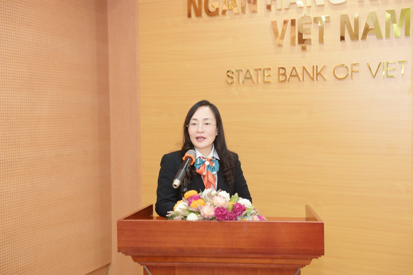 Bà Nguyễn Thị Vân phát biểu nhận nhiệm vụ