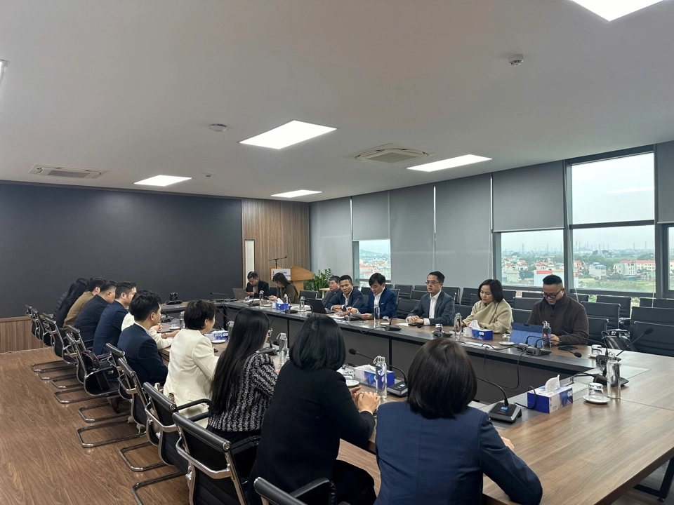 Đại diện Học viện Chính sách và Phát triển và Ngân hàng PVcomBank trao đổi nội dung hợp tác trong buổi làm việc