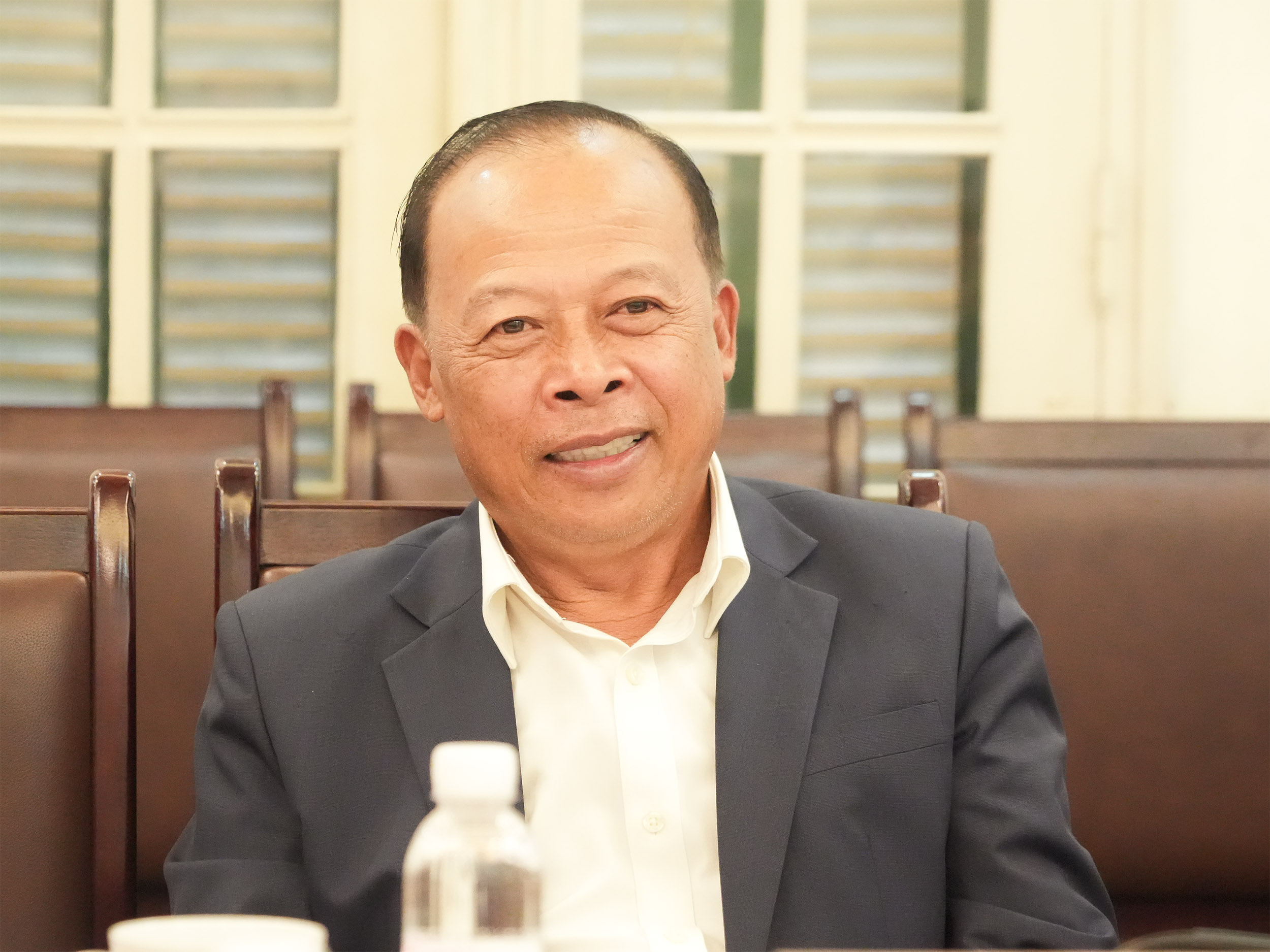 ông Phouthaxay Sivilay, Chủ tịch LBA, nguyên Phó Thống đốc Ngân hàng Trung ương Lào