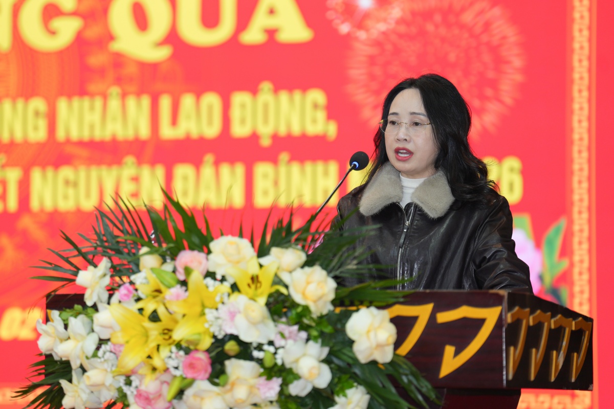 Bà Tống Thị Hương Giang, Bí thư Đảng uỷ, Chủ tịch Hội đồng Nhân dân xã Sơn Động phát biểu tại chương trình